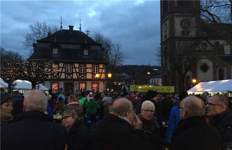 Über 400 Besucher fanden sich auf dem Walpot-Platz ein. privat