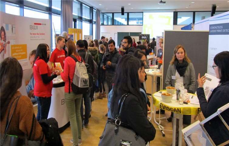 Über 400 Studierende und Promovierende besuchten die Firmenkontaktmesse der Universität in Koblenz. Universität Koblenz-Landau