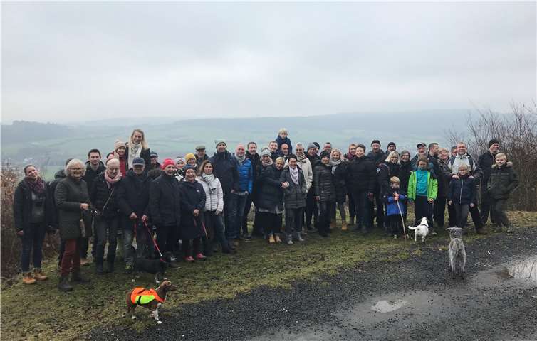 Über 50 Teilnehmer hatten sich zur Winterwanderung eingefunden. Foto: privat