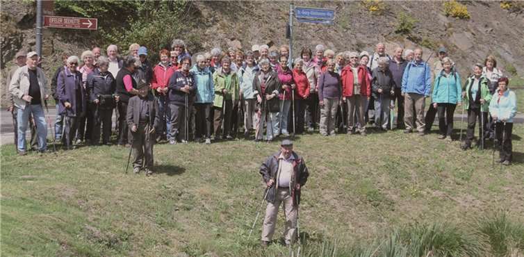 Über 50 Wanderfreunde nahmen an der Wanderung rund um den Waldsee teil. privat