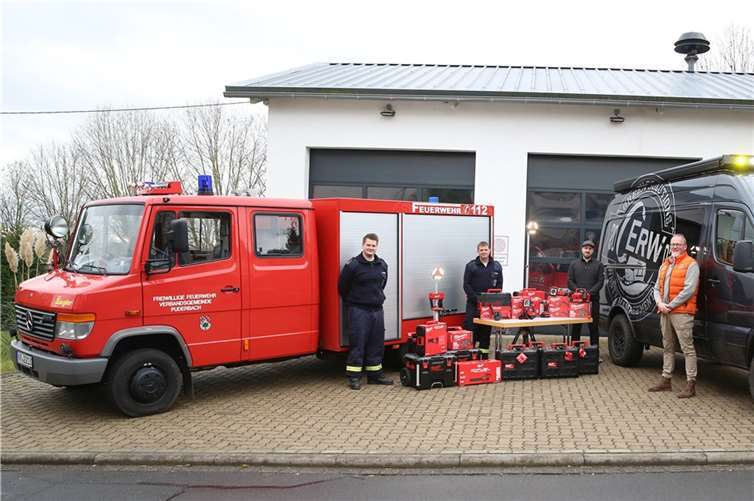 Über 5.000 Euro konnte an die Freiwillige Feuerwehr aus Oberdreis gespendet werden.Foto: privat