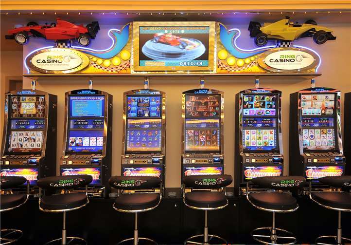 Über 60 Automatenspiele findet der Besucher im Ring Casino – vom kultigen Retro-Design bis zum modernen Live-Game ist alles im Angebot. Foto: Spielbank Bad Neuenahr GmbH & Co. KG