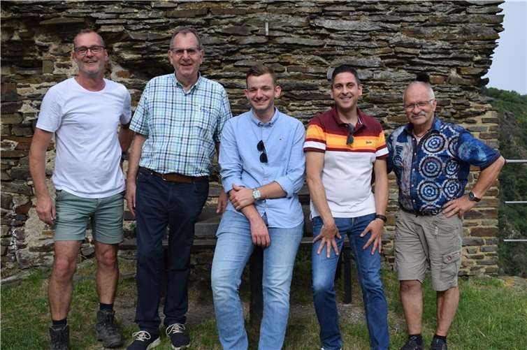 Über 60 Gäste waren der Einladung auf die historische Burgruine in Altenahr gefolgt  Foto: privat