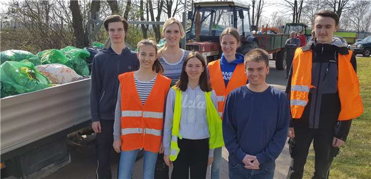 Über 60 freiwillige Helferinnen und Helfer beteiligten sich am „Dreck-Weg-Tag“ der CDU Mülheim-Kärlich. Fotos: privat