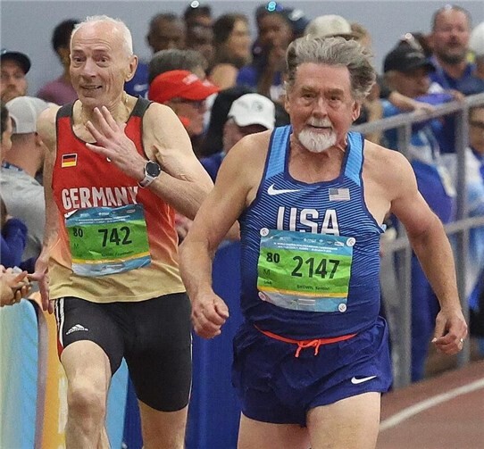 Über 60 m und 200 m musste sich Friedhelm Adorf (li) nur dem Amerikaner Kenton Brown geschlagen geben.  Foto: Lutwin Jungmann/DLV