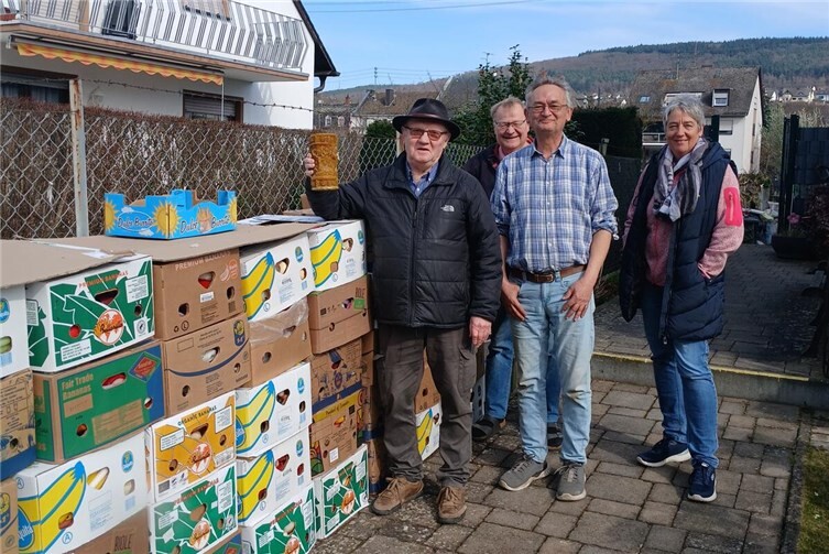 Über 70 Bananenkisten mit Kerzen und Wachs wurden im vergangenen Jahr für die Büchsenlichter in der Ukraine gesammelt. Noch bis zum 15. Januar 2026 sammelt die Kolpingfamilie Lahnstein, St. Martin. Foto: Th. Schneider