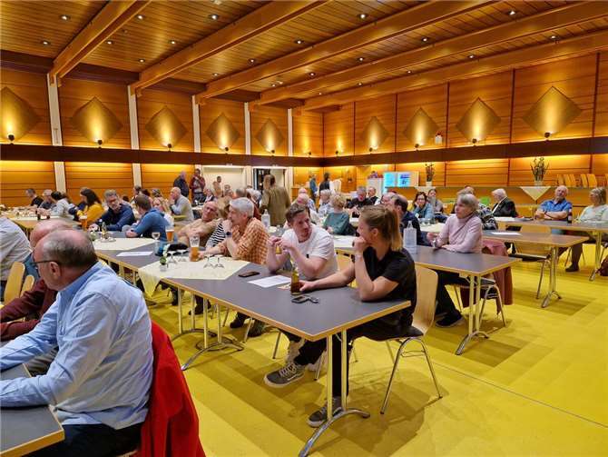 Über 70 Mitglieder der Sektion Koblenz im Deutschen Alpenverein trafen sich im Soldatenfreizeitheim „Haus Horchheimer Höhe“ zur jährlichen Mitgliederversammlung. Foto: privat