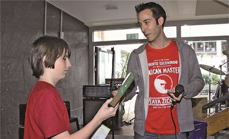 Über 850.000 Schüler aus ganz Deutschland nahmen letztes Schuljahr am Känguru - Wettbewerb der Mathematik teil: Darunter auch 70 Schüler des Wilhelm-Remy-Gymnasiums. Und das Ergebnis konnte sich sehen lassen: Aaron Eisel (7b) belegte den 1. Platz, Joshua Günster (7b) sowie Johanna Niggemann (8c) konnten sich Silber sichern und Leonard Hillen (8c) sowie Anja Stuhlfauth (11. Stufe) „ertüftelten“ sich den 3. Platz. privat