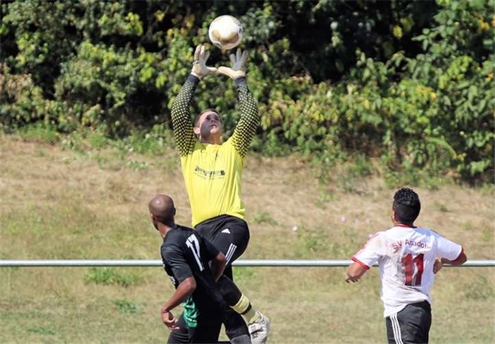 Über Arbeit brauchte sich Bendorfs Keeper Michael Fechtner nicht zu beklagen. Am Ende konnte aber auch er die 0:5-Niederlage seine Mannschaft bei Anadolu Spor Koblenz nicht verhindern. -TH-