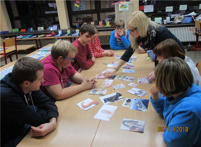 Über acht Monate arbeiteten die Studentinnen mit Bewohnern des Herz-Jesu-Hauses. privat