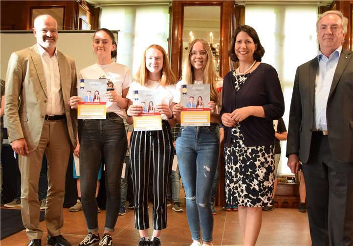 Über den 1. Platz freuten sich die Schülerinnen Lea Ackermann, Clara Severin und Selina Gerhartz vom Kurfürst-Balduin Gymnasium in Münstermaifeld.