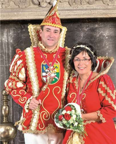Über den Besuch vieler Jecken freuen sich schon jetzt das Prinzenpaar, Prinz Heinz I und Prinzessin Sabine I, mit Hofstaat und alle Aktiven der G.K.G. Plaidt.privat