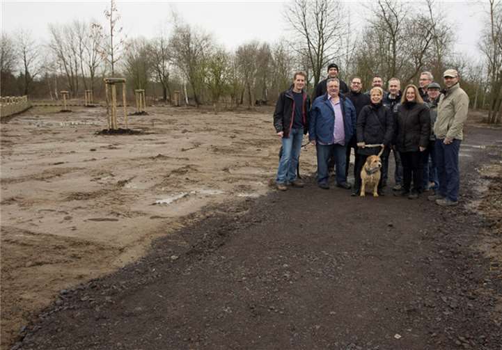 Über den Stand der Arbeiten und die Gestaltung des Örmser Rings informierten sich die Mitglieder Urmitzer CDU-Gemeinderatsfraktion vor Ort. privat