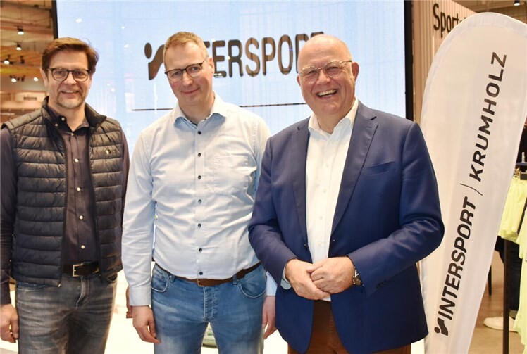 Über den Titel Flagship freuen sich CEO Dr. Alexander von Preen (von rechts) Inhaber Oliver Krumholz und Finanzvorstand Thomas Storck.