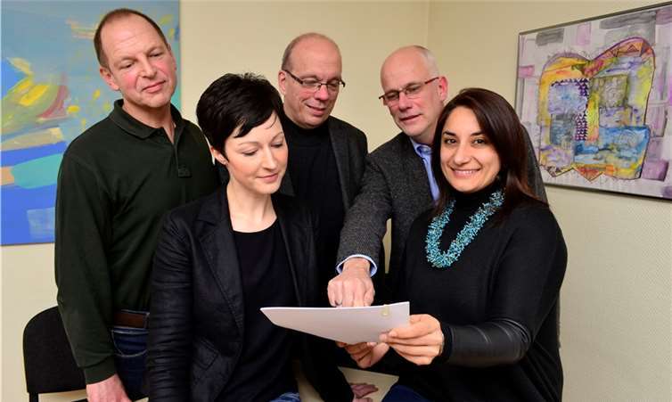 Über die 50 E-Mail-Antworten freuen sich die Gründer der Initiative um Peter Stursberg (2.v.r.). HEP