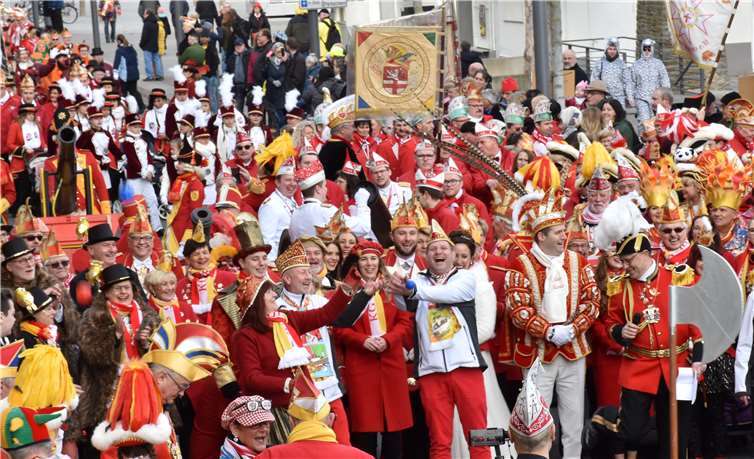 Über die Drohungen des Bundeswehrkommandeurs lachten sich die angreifenden Karnevalisten schief. Fotos: HEP