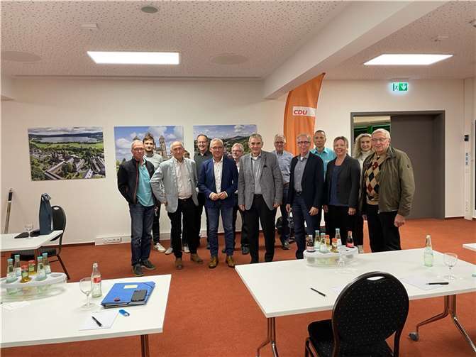Über die Energieversorgung und Energiesicherheit informierte der Vorstandsvorsitzende der Energieversorgung Mittelrhein (evm), Josef Rönz, die Mitglieder der Andernacher CDU. Foto: CDU Andernach