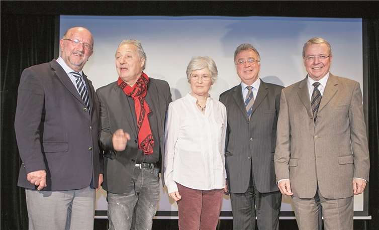 Über die Eröffnung des kreaforum freuten sich (v.l.) Spiritus rector Dr. Klaus Grewe, Kabarettist Konrad Beikircher, die KREA-Vorsitzende Ursula Fasselt, Bürgermeister Eckhard Maack und Landrat Frithjof Kühn. -VJ-