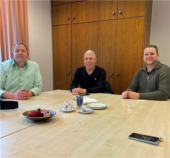 Über die Herausforderungen im Handwerk tauschte sich der Bundestagsabgeordnete Martin Diedenhofen (re.) mit Michael Braun (li.), Geschäftsführer der Kreishandwerkerschaft, und dem Kreishandwerksmeister im Landkreis Neuwied, Ralf Winn, aus. Quelle: Büro von Martin Diedenhofen