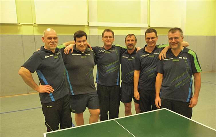 Über die Herbstmeisterschaft freut sich die 3. Mannschaft (v.l.) Rainer Rönn, Domenic Wamig, Klaus Scholz, Wolfgang Meyer, Gerhard Klose, Friedhelm Sebastian.