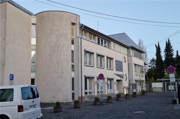 Über die Herstellung der Barrierefreiheit des Rathauses Unkel wurde debattiert. Unser Foto zeigt die Rückseite