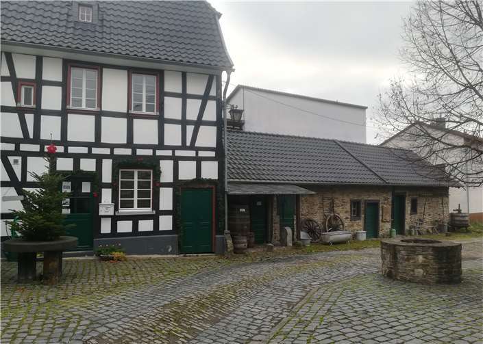 Über die Jahre hatte der Weinhändler ein beachtliches Vermögen angesammelt und lebte glücklich auf einem großen Winzerhof. Fotos: KBL