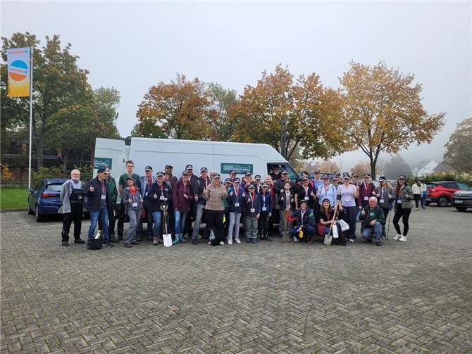 100 Freiwillige engagierten sich beim SolidAHRtag Über die Organisation „Up with People“ kamen 100 freiwillige Helfer ins Ahrtal und unterstützten eine Vielzahl an Projekten der Stiftung Ahrtal. Foto: Laura Beringer/Stiftung Ahrtal