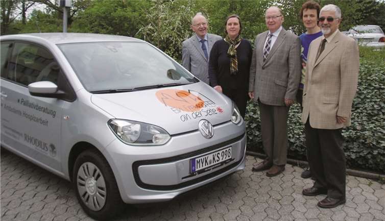 Über die Schlüsselübergabe freuten sich (v. l.) Pastor Günter Schmidt, Schwester Brigitte Protzmann, Hospizfachkraft, Pfarrer i.R. Helmut Cordes, stellv. Vorsitzender des Fördervereins Hospizarbeit, Schwester Margret Schmitz, Hospizfachkraft und Bernhard Ickenroth, Vorsitzender des Fördervereins Hospizarbeit.privat