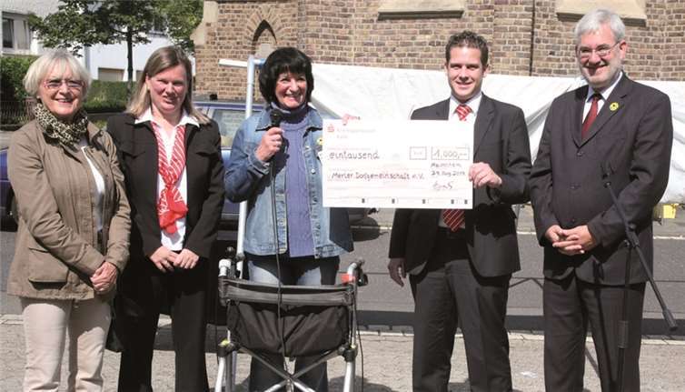 Über die Spende der KSK freuten sich : Heidi Wiens, Ilka Gahre, Helga Quantius, Thomas Kippnich und Ortsvorsteher Michael Sell. StF