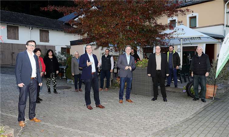 Über die Zukunft der Krankenhausversorgung im ländlichen Raum sprach kürzlich der Vorstand des CDU-Gemeindeverbandes Adenau und MdL Horst Gies mit dem Vorsitzenden des Gesundheitsausschusses des Bundestages MdB Erwin Rüddel.Quelle: Werner Dreschers