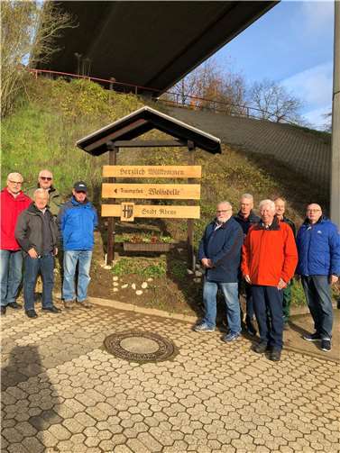 Über die erfolgreiche Nachzertifizierung freuen sich neben der Rhein-Mosel-Eifel-Touristik des Landkreises Mayen-Koblenz besonders der Wegepate und das Team Wolfsdelle. Foto: privat