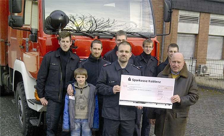 Über die großzügige Spende freut sich der Förderverein der Freiwilligen Feuerwehr.  Privat