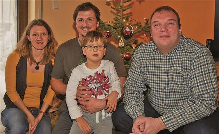 Über die großzügige Spende konnten sich Jonathan Andres und seine Familie sehr freuen.