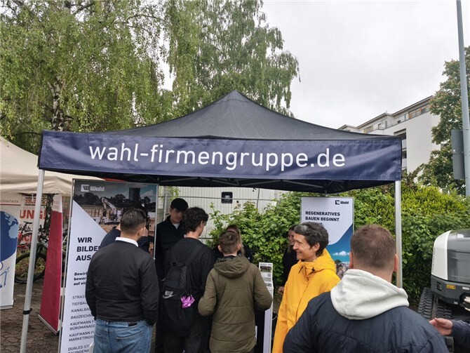 Über die zahlreichen Möglichkeiten in der Baubranche informierte die Wahl-Firmengruppe.  Fotos: DU