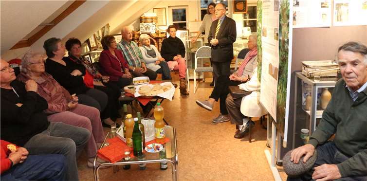 Über ein volles Haus freuten sich Walter Töpner und seine Mitstreiter vom Heimatverein.Fotos: StF