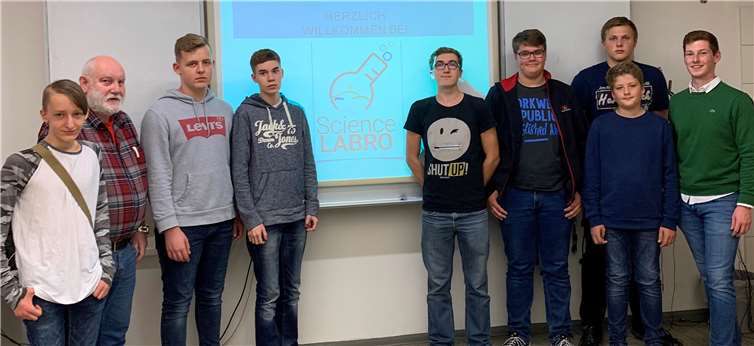 Über eine starke Besucherzahl beim zweiten Treffen von Science LABRO konnte sich Hauptinitiator Tobias Schneider am Freitagabend sehr freuen.Foto: privat