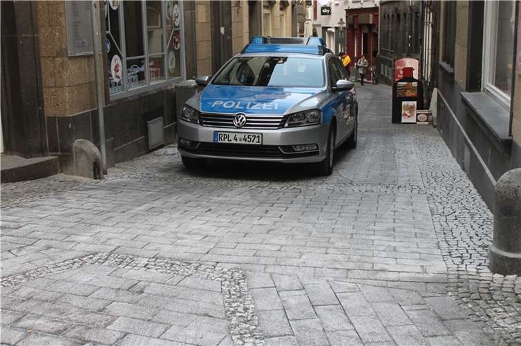 Über einen "Schneefall" der besonderen Art konnten sich die Beamten der Andernacher Polizei "freuen". Foto: PI Andernach