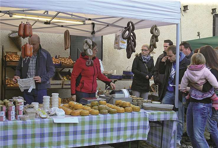 Über einen großen Besucherandrang konnte sich der Stand mit Wurst, Käse und Feldfrüchten freuen.TE