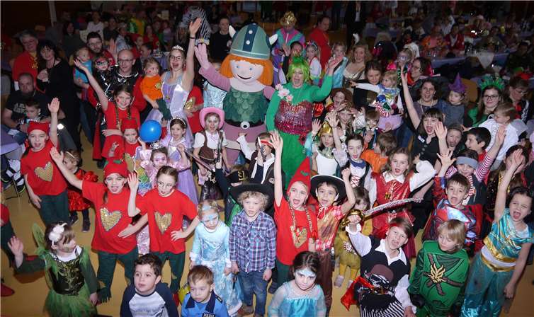 Über einhundert Kinder feierten mit ihren Eltern und „Wickie“beim Kinderkarnevalsnachmittag im Haus Horchheimer Höhe. Foto: privat