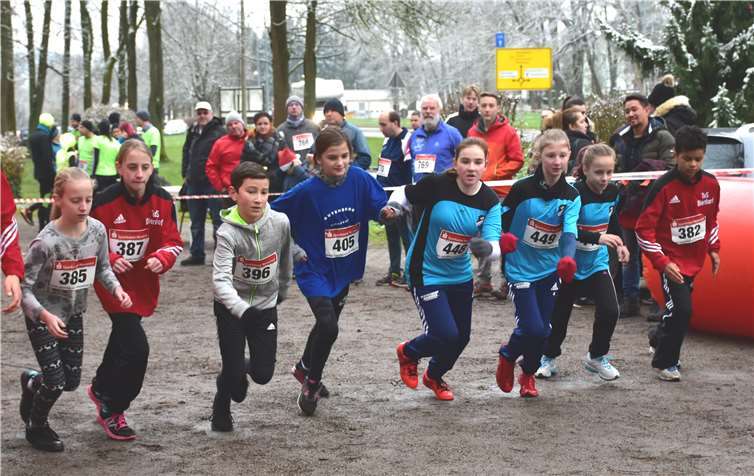Über fast 100 Teilnehmer beim dritten Adventslauf freute sich der TuS Dierdorf.
