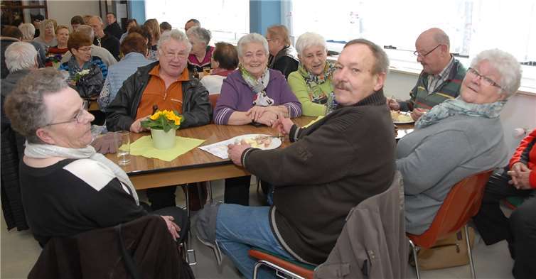 Über immer größeren Zulauf zu seinem „Urigen Schlachtfest“ freut sichder Heimat- und Verschönerungsverein Isenburg. Im kleinen Saal des Gemeinde-hauses darf nach Herzenslust deftige Hausmannskost geschlemmt werden.