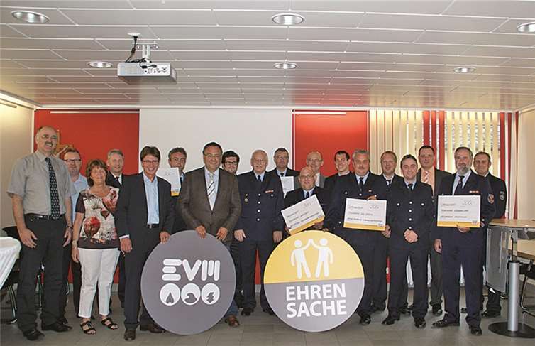 Über je 300 Euro freuten sich fünf freiwillige Feuerwehren.Privat