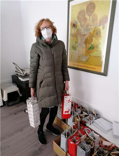 Über kleine Geschenke werden sich die älteren Gemeindemitglieder freuen. Foto: privat