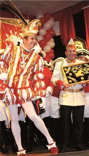 Über neue Strumpfhosen freute sich der Prinz mit den schönsten Beinen besonders.