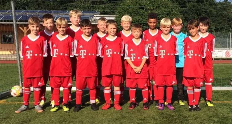 Über neue Trikots freute sich die E-Jugend.privat