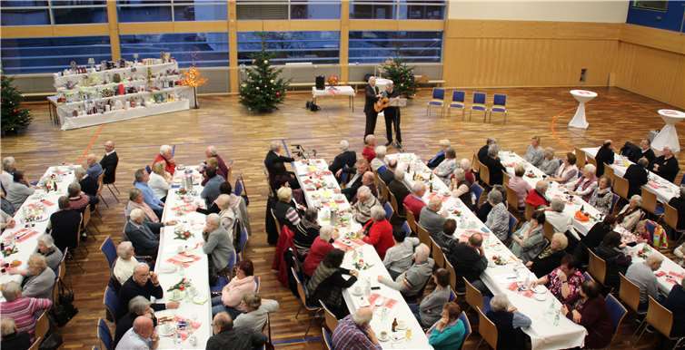 Über neunzig Mitglieder fanden den Weg zu der Feier in der Stadthalle.  privat