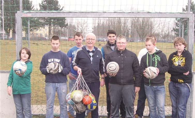 Über seinen Ruhestand hinaus ist Günter Haasenritter für seine Schüler tätig.  Privat