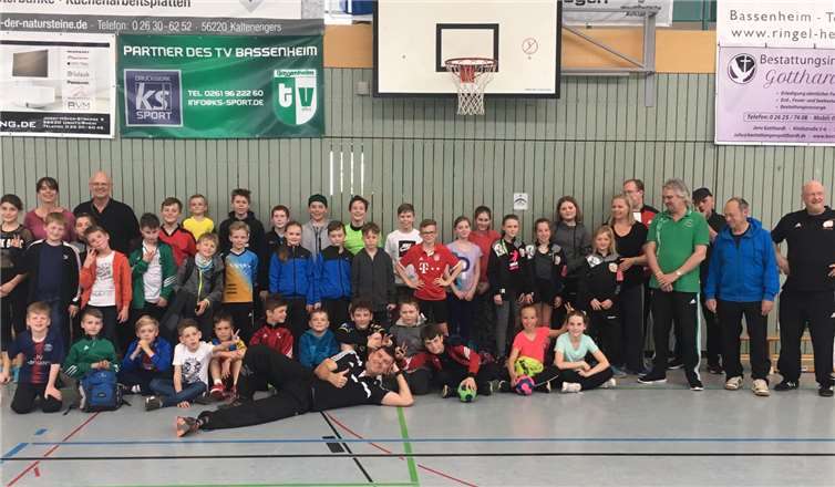 Über vierzig Kinder nahmen mit großer Begeisterung am ersten Handball-Ferien-Camp teil. Fotos: privat