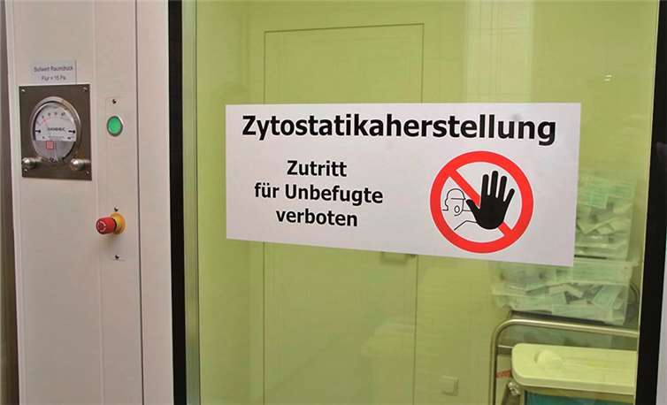 Über zwei Schleusen gelangen die Mitarbeiter ins Innere und müssen sehr strenge Hygienerichtlinien einhalten.