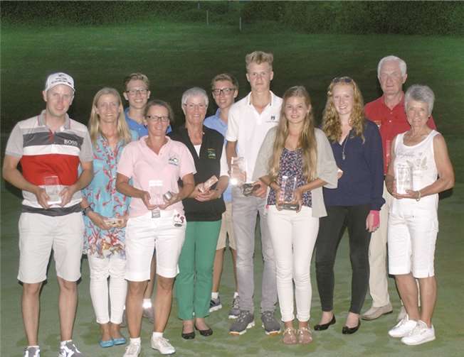 Über zwei spannende Tage wurden auf dem Golf Course Siebengebirge in Windhagen die diesjährigen Clubmeisterschaften ausgetragen. Die Sieger: (Von links) Lars Hermes, Nadja Henzgen, Dominik Haase, Anja Plassmeier, Carola Schwensfeier, Luca Plassmeier, Benedikt Both, Annika Dornscheidt, Emilia Stuhlmacher, Eberhard Schwensfeier und Susanne Weubel. privat